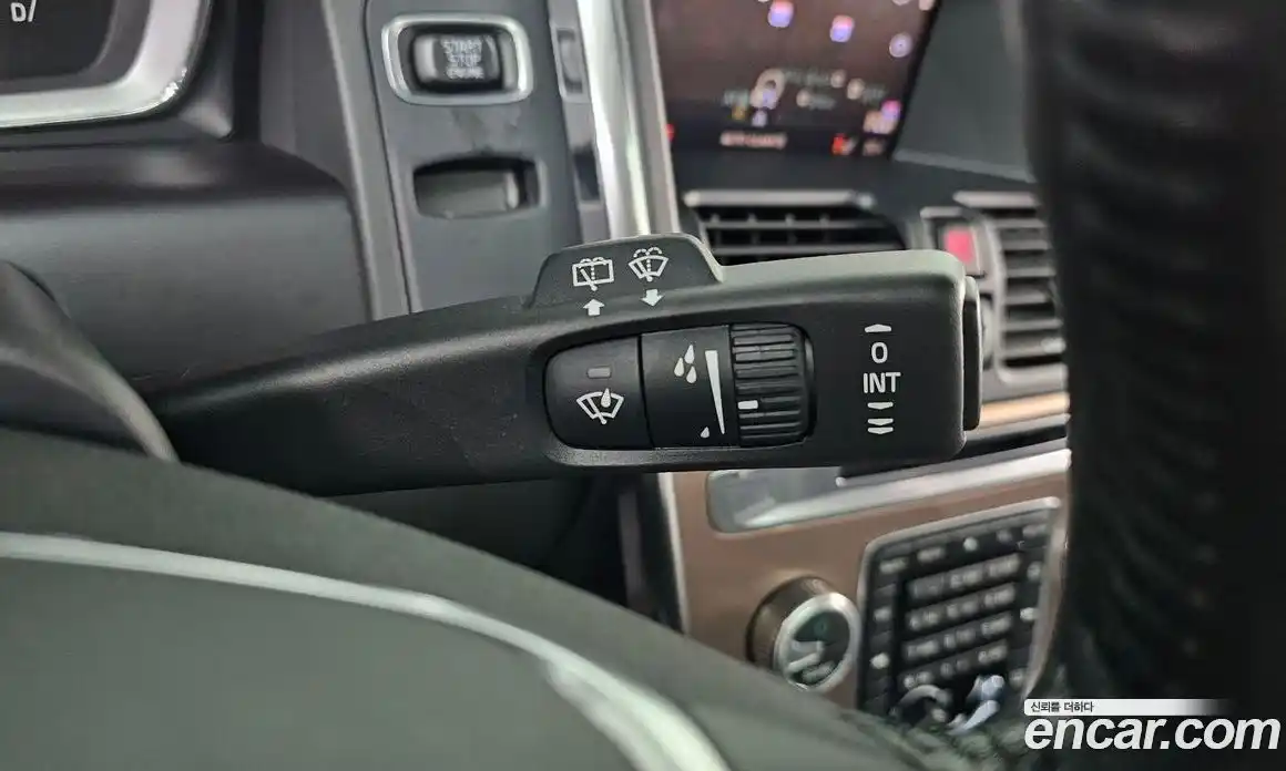 Volvo XC60 2017 2.0 автомат (гидро), фото 23