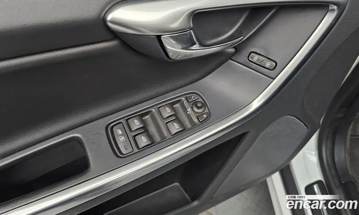 Volvo XC60 2017 2.0 автомат (гидро), фото 24
