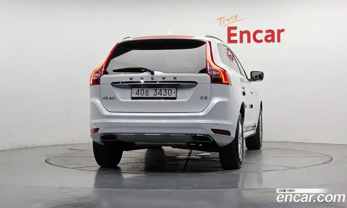 Volvo XC60 2017 2.0 автомат (гидро), фото 4