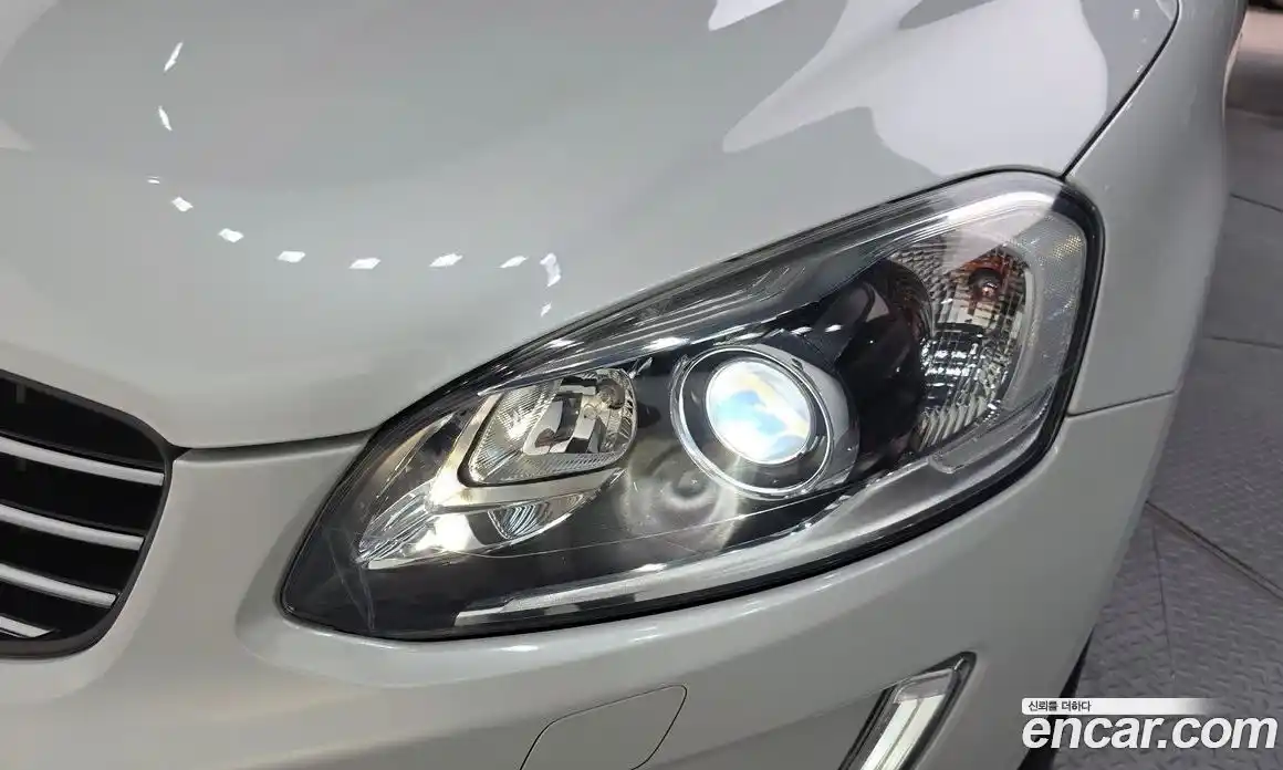 Volvo XC60 2017 2.0 автомат (гидро), фото 8