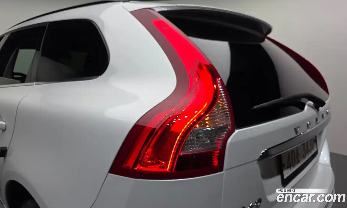 Volvo XC60 2017 2.0 автомат (гидро), фото 9