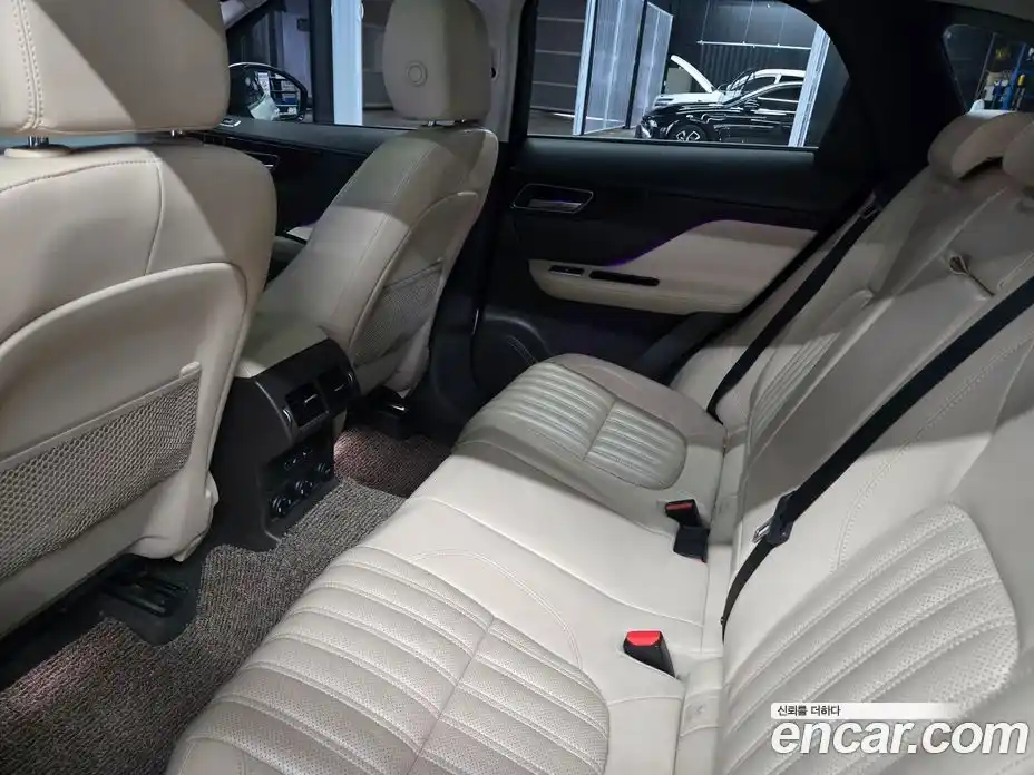 Jaguar F-Pace 2018 2.0 гидро, фото 13