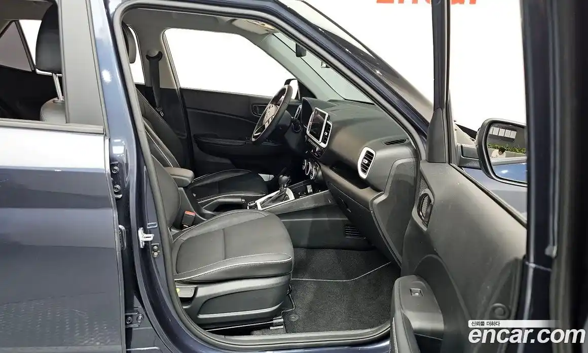 Hyundai Venue 2025 1.6 автомат (гидро), фото 15