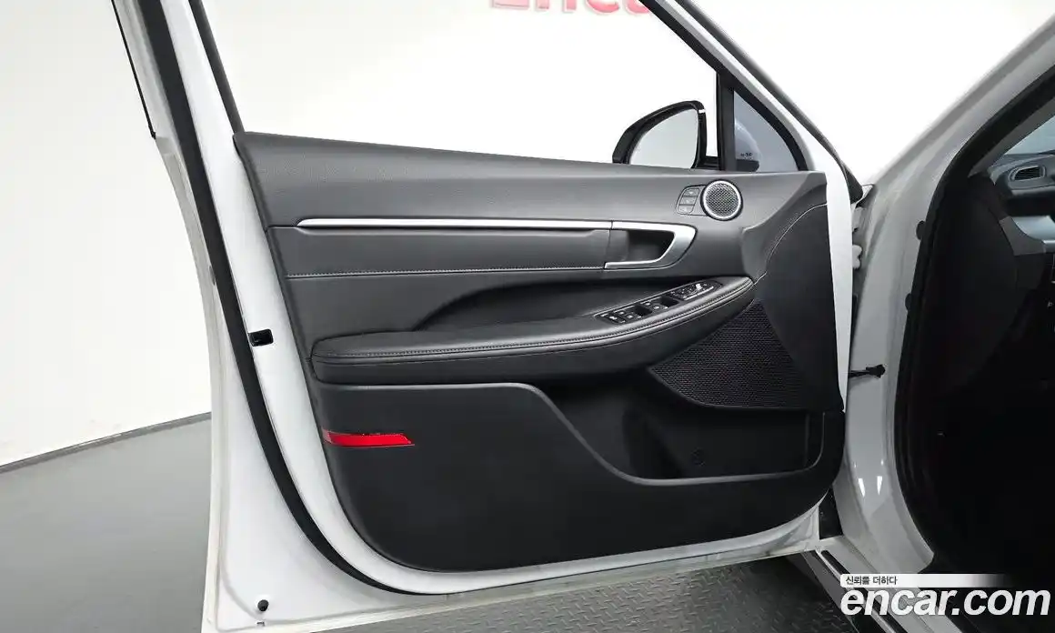 Hyundai Sonata 2023 2.0 автомат (гидро), фото 13