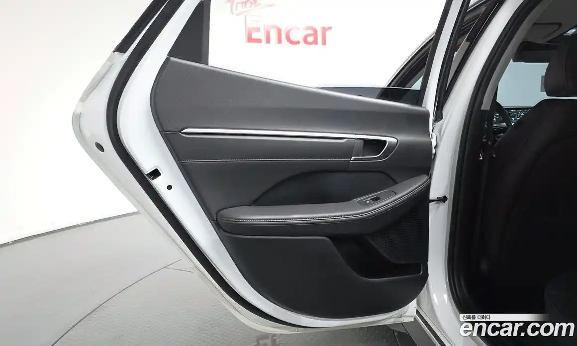 Hyundai Sonata 2023 2.0 автомат (гидро), фото 14