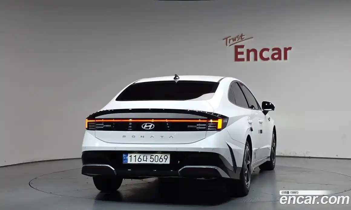 Hyundai Sonata 2023 2.0 автомат (гидро), фото 3