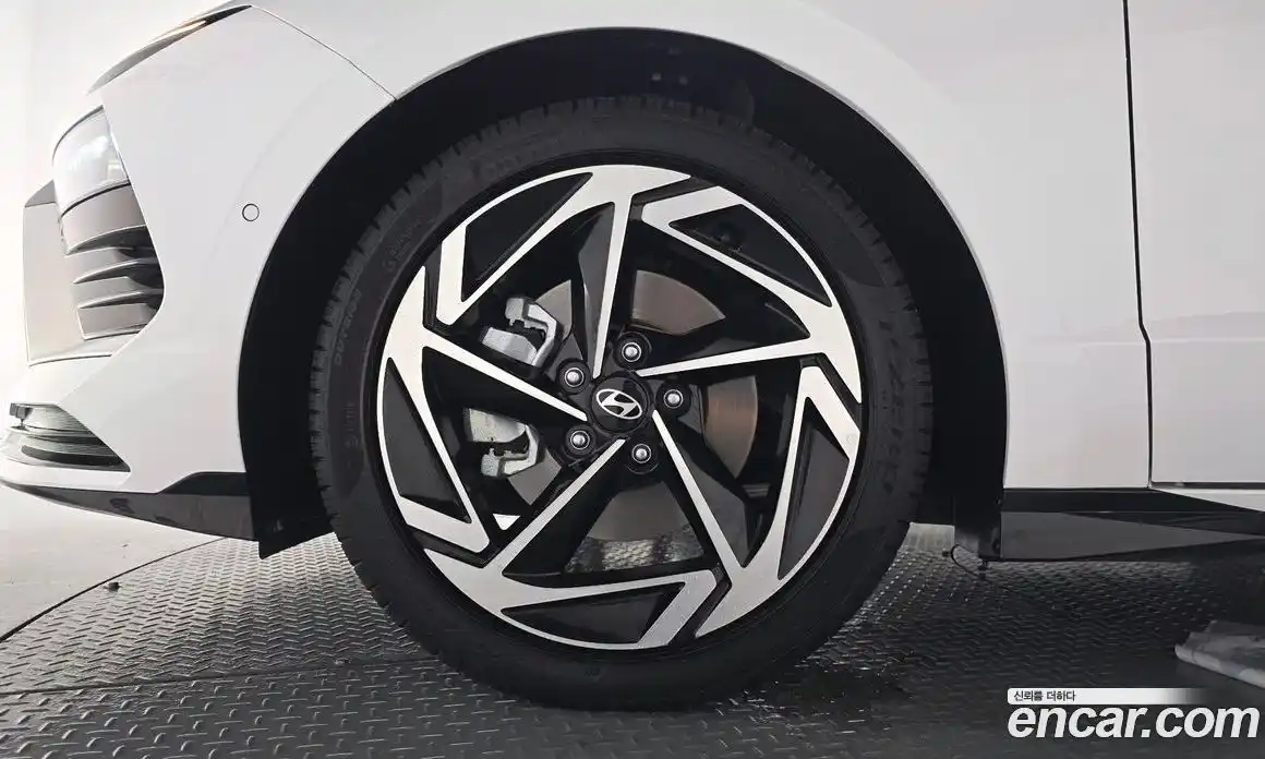 Hyundai Sonata 2023 2.0 автомат (гидро), фото 4
