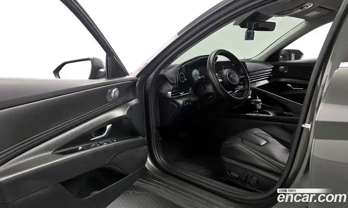 Hyundai Avante 2021 1.6 автомат (гидро), фото 13
