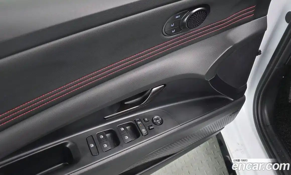 Hyundai Avante 2023 1.6 автомат (гидро), фото 13
