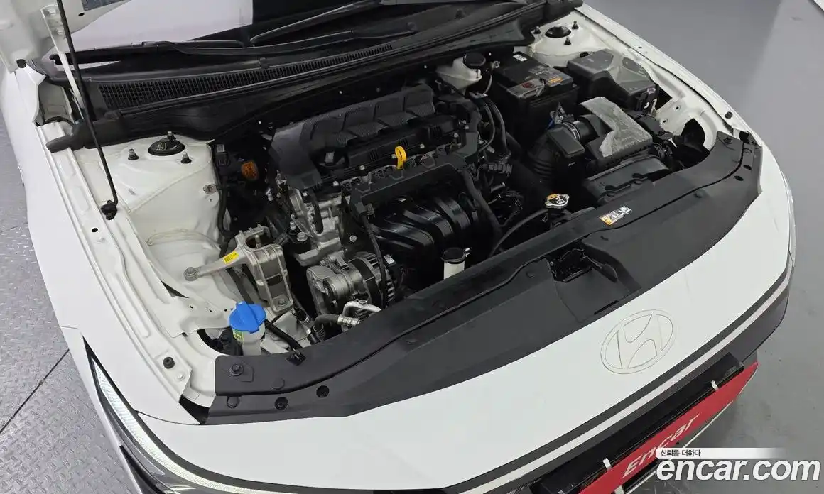 Hyundai Avante 2023 1.6 автомат (гидро), фото 6
