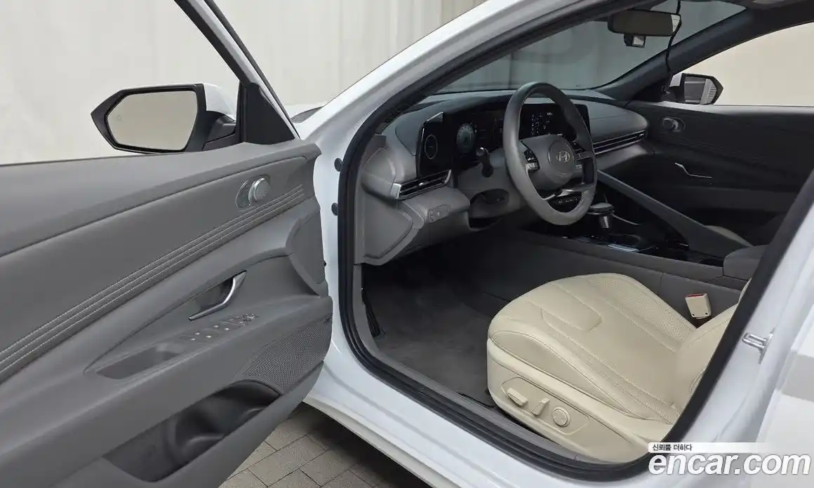 Hyundai Avante 2024 1.6 автомат (гидро), фото 13