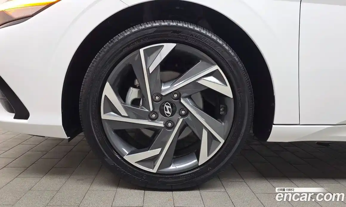 Hyundai Avante 2024 1.6 автомат (гидро), фото 5