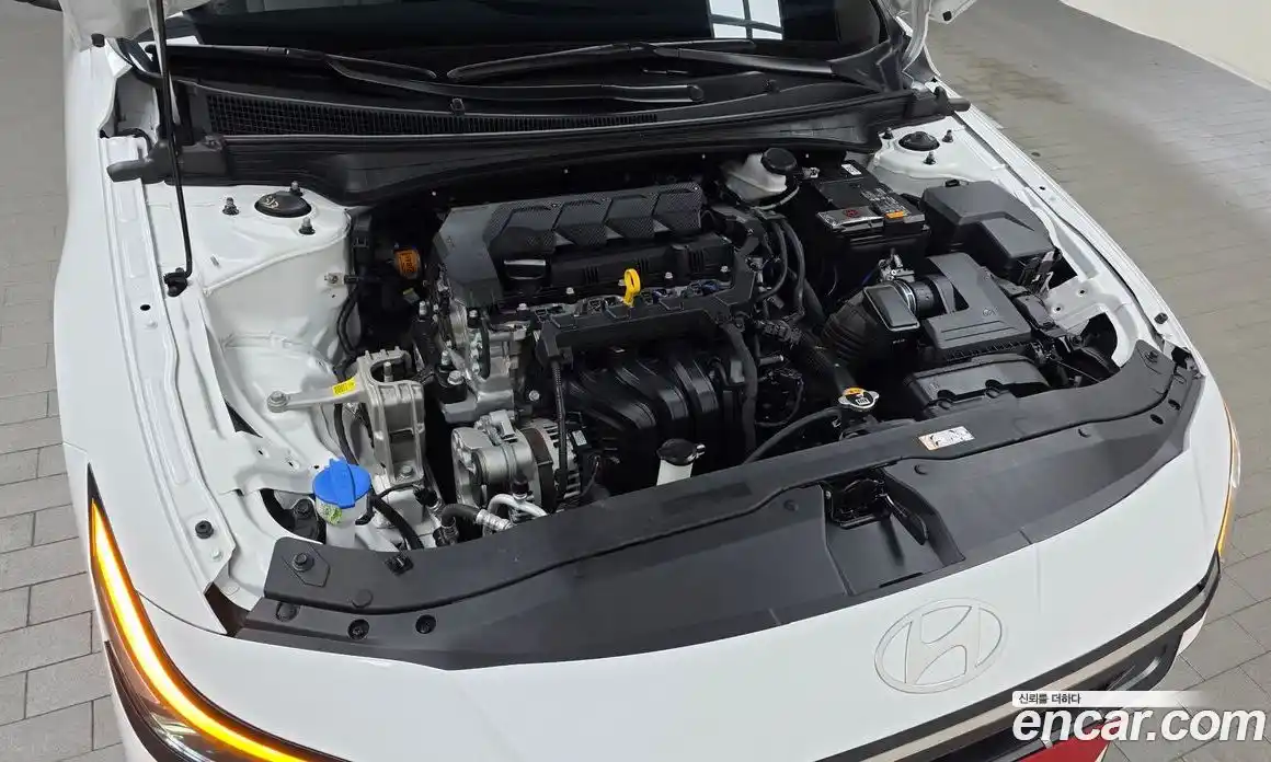 Hyundai Avante 2024 1.6 автомат (гидро), фото 6