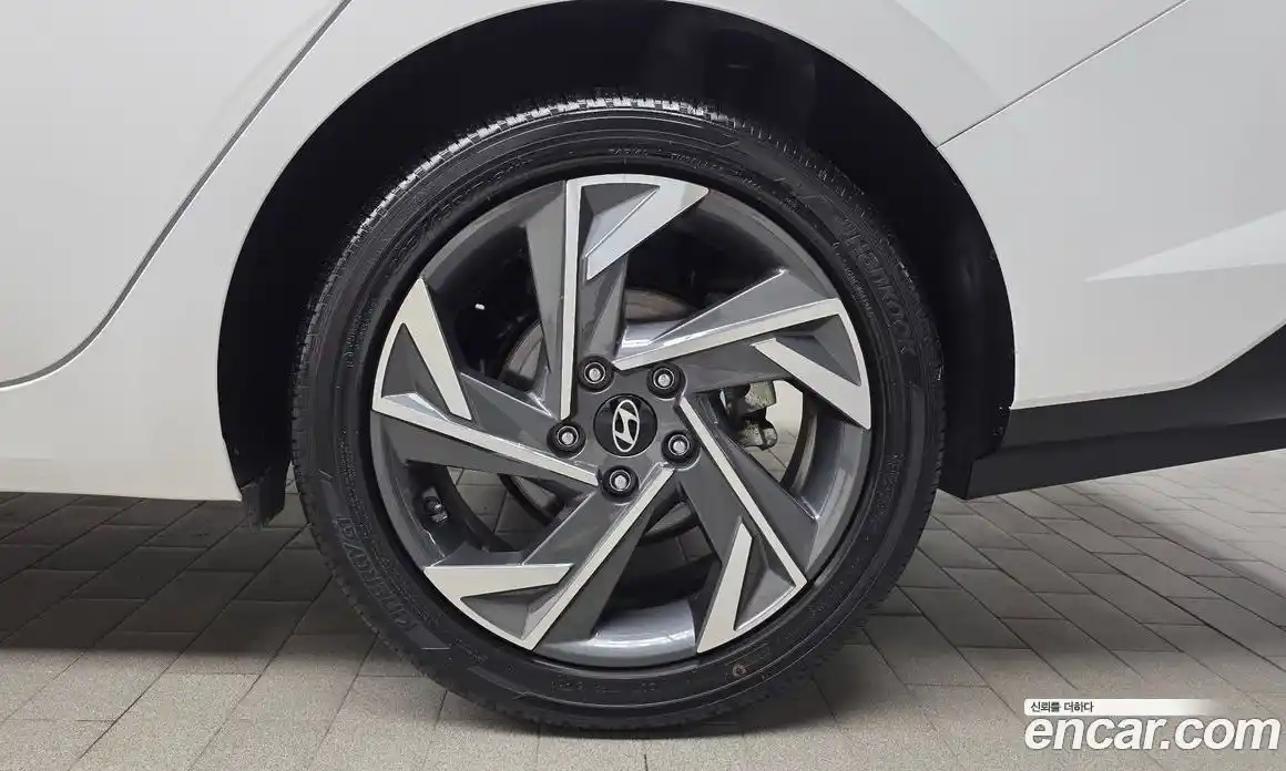 Hyundai Avante 2024 1.6 автомат (гидро), фото 7