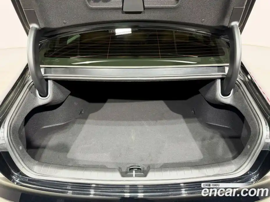 Hyundai Grandeur 2023 2.5 автомат (гидро), фото 9