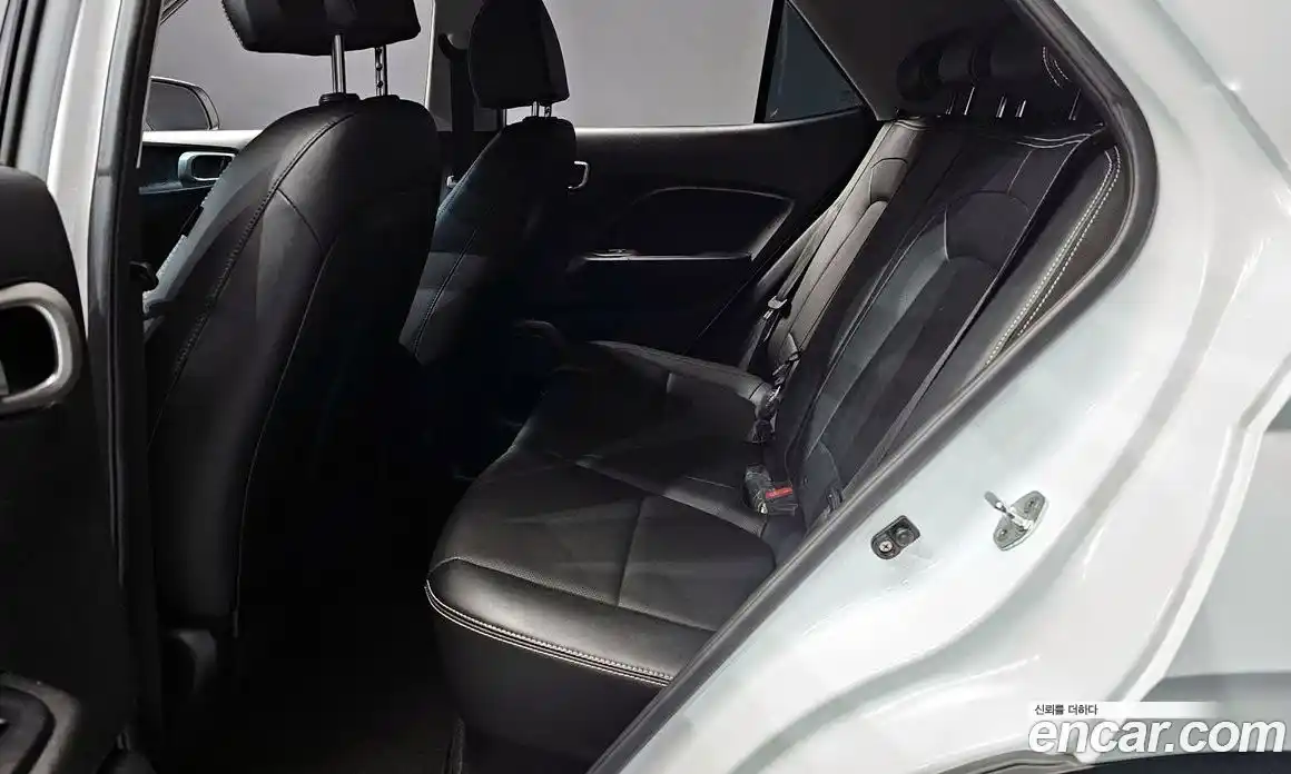 Hyundai Venue 2022 1.6 автомат (гидро), фото 12