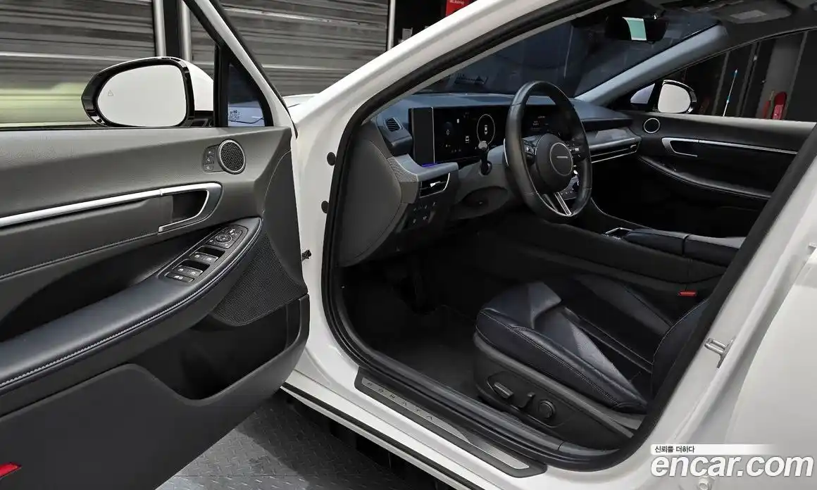 Hyundai Sonata 2023 1.6 автомат (гидро), фото 13