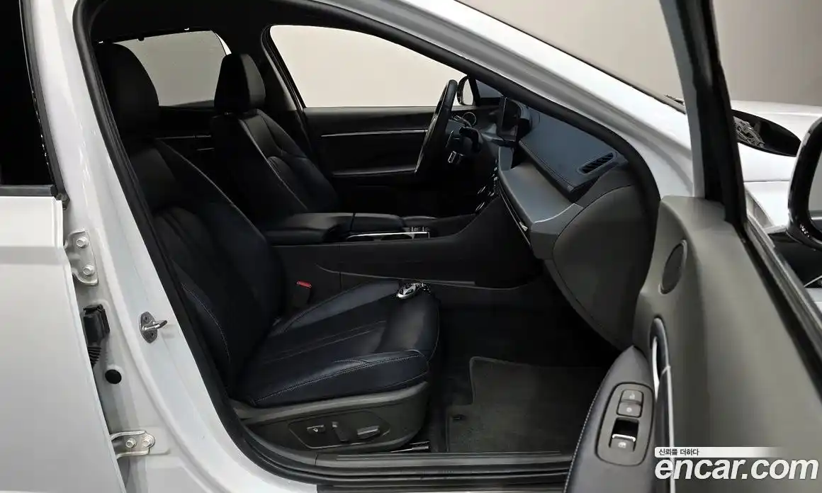 Hyundai Sonata 2023 1.6 автомат (гидро), фото 16