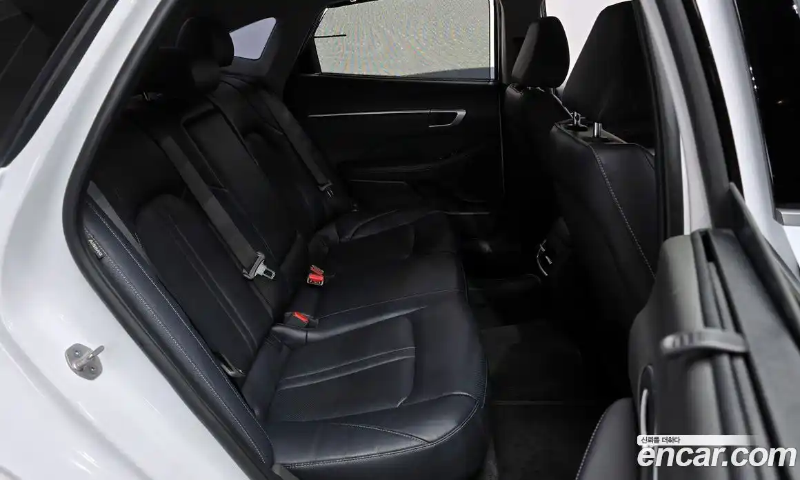 Hyundai Sonata 2023 1.6 автомат (гидро), фото 17
