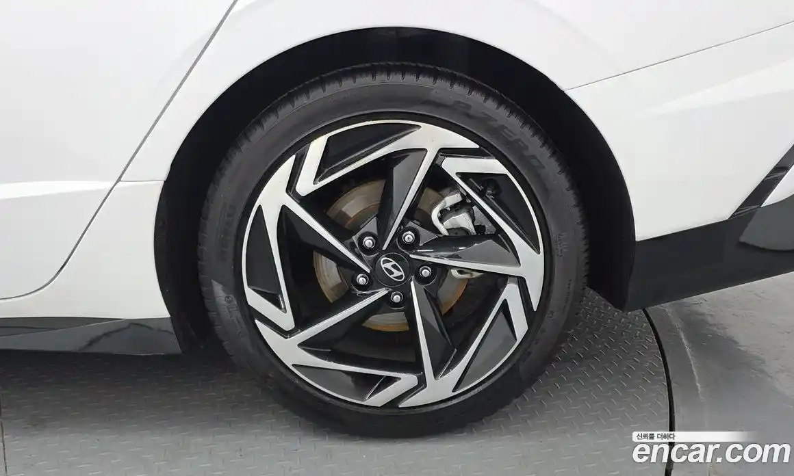 Hyundai Sonata 2023 1.6 автомат (гидро), фото 7