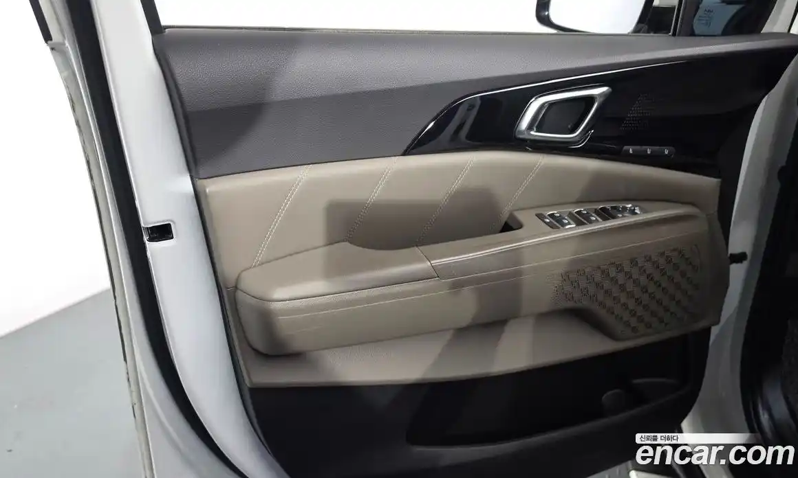 Kia Carnival 2024 1.6 автомат (гидро), фото 15