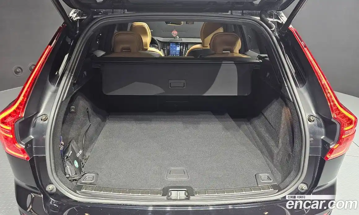 Volvo XC60 2018 2.0 автомат (гидро), фото 33