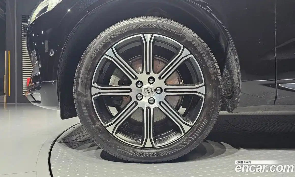 Volvo XC60 2018 2.0 автомат (гидро), фото 5