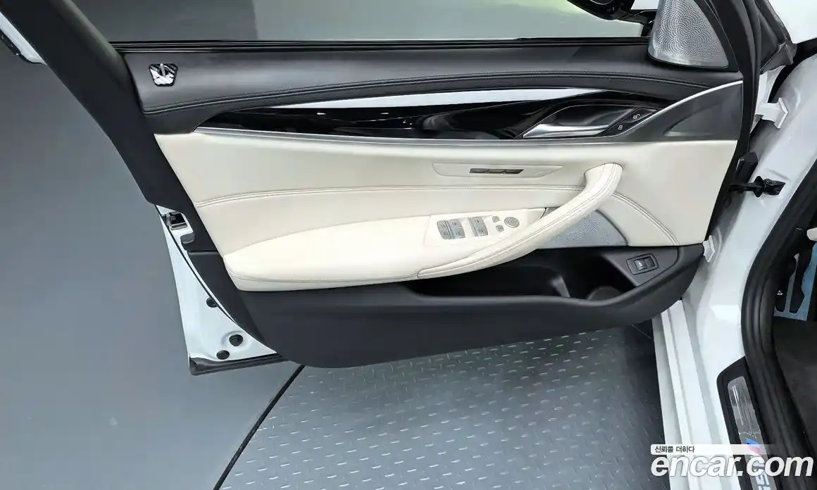 BMW 5 серия 2023 4.4 автомат (гидро), фото 14