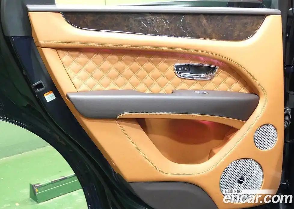 Bentley Bentayga 2021 4.0 гидро, фото 14