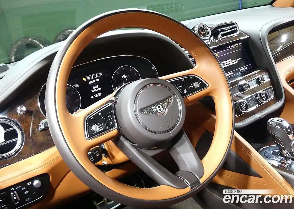 Bentley Bentayga 2021 4.0 гидро, фото 15