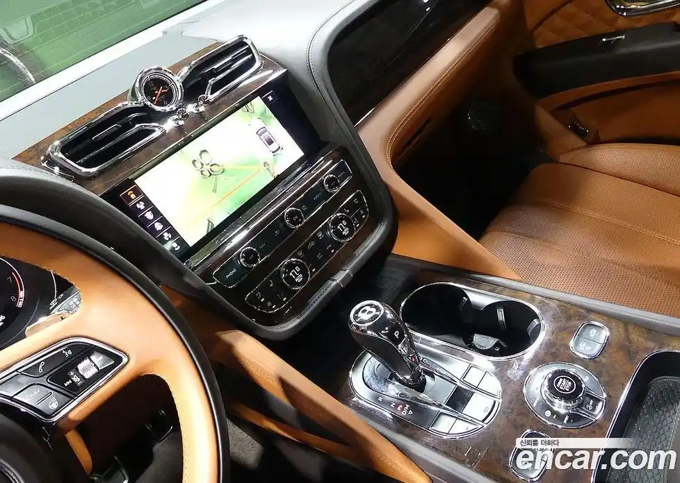 Bentley Bentayga 2021 4.0 гидро, фото 18