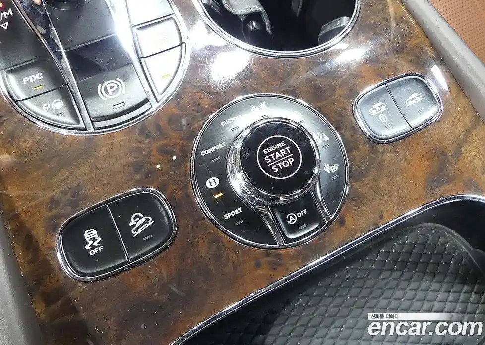 Bentley Bentayga 2021 4.0 гидро, фото 20