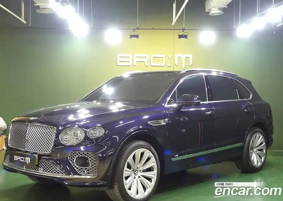 Bentley Bentayga 2021 4.0 гидро, фото 2