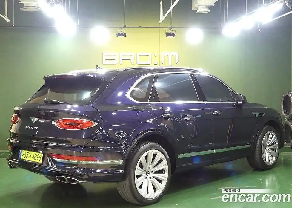 Bentley Bentayga 2021 4.0 гидро, фото 3
