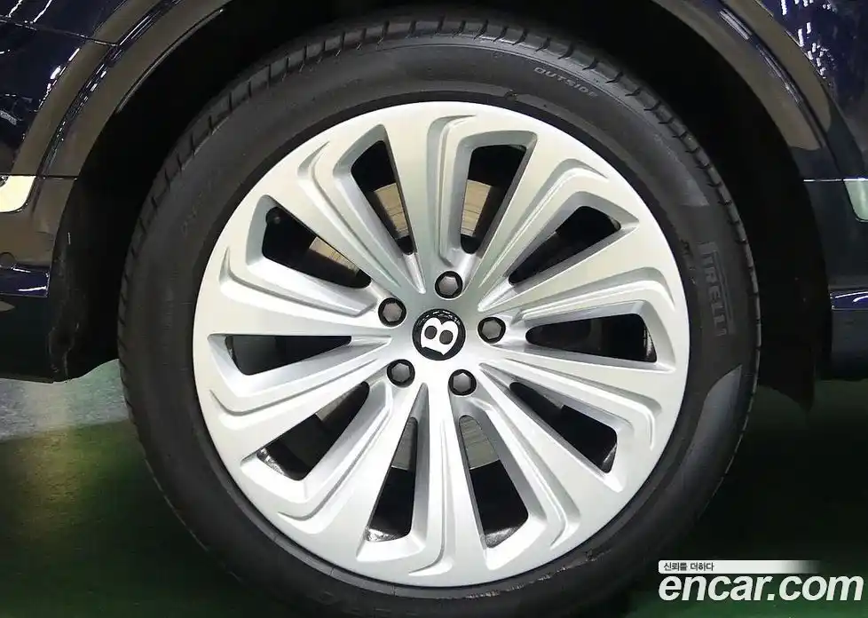 Bentley Bentayga 2021 4.0 гидро, фото 9