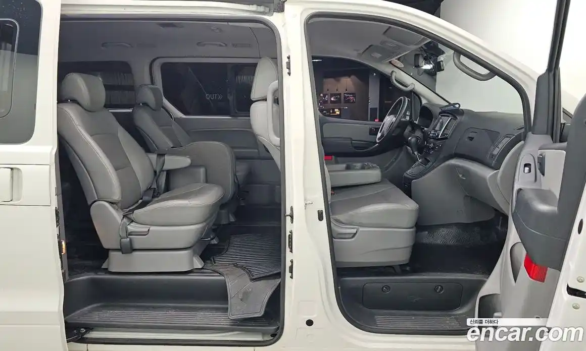 Hyundai Starex 2016 2.5 автомат (гидро), фото 12