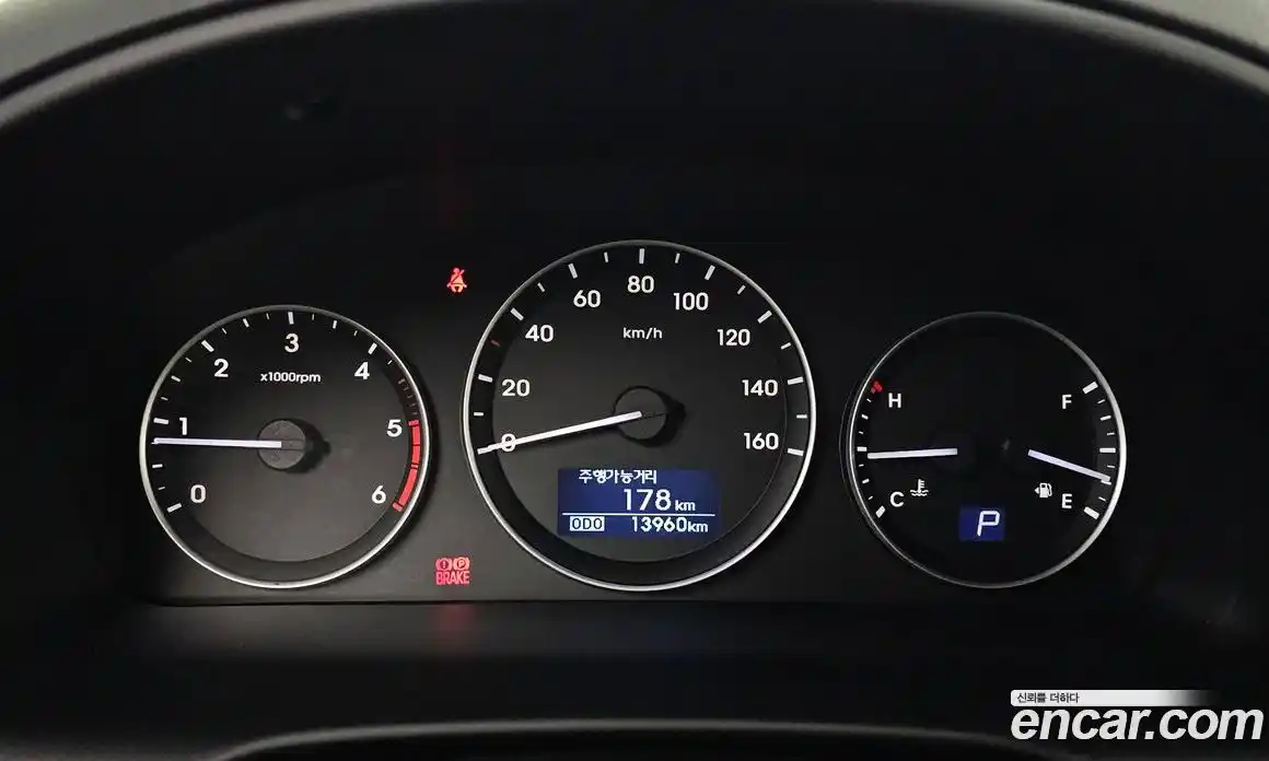 Hyundai Starex 2016 2.5 автомат (гидро), фото 8