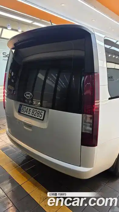 Hyundai Staria 2023 3.5 автомат (гидро), фото 4