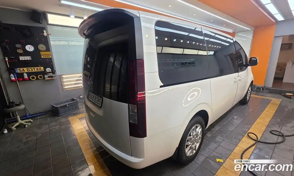 Hyundai Staria 2023 3.5 автомат (гидро), фото 5