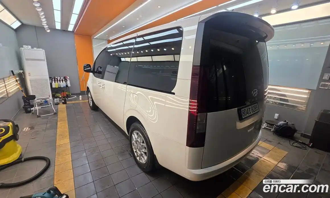 Hyundai Staria 2023 3.5 автомат (гидро), фото 6