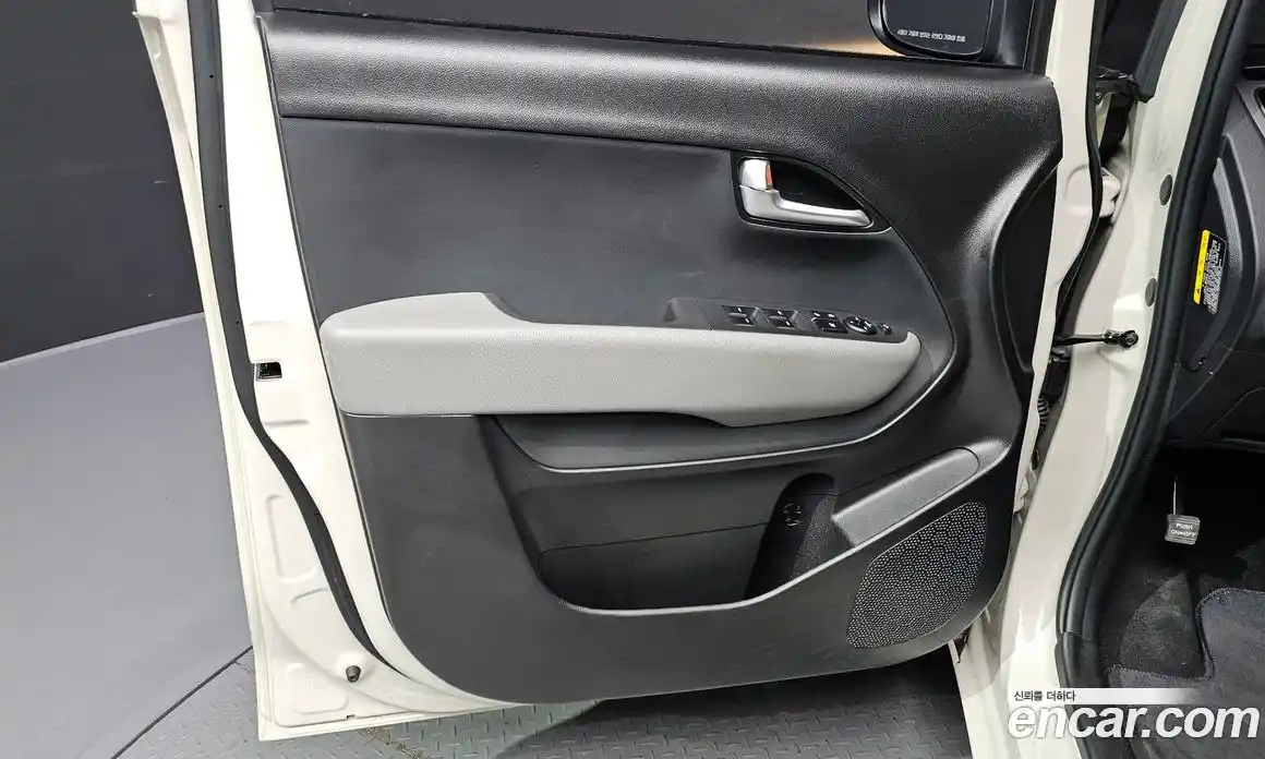 Kia Ray 2023 1.0 автомат (гидро), фото 14