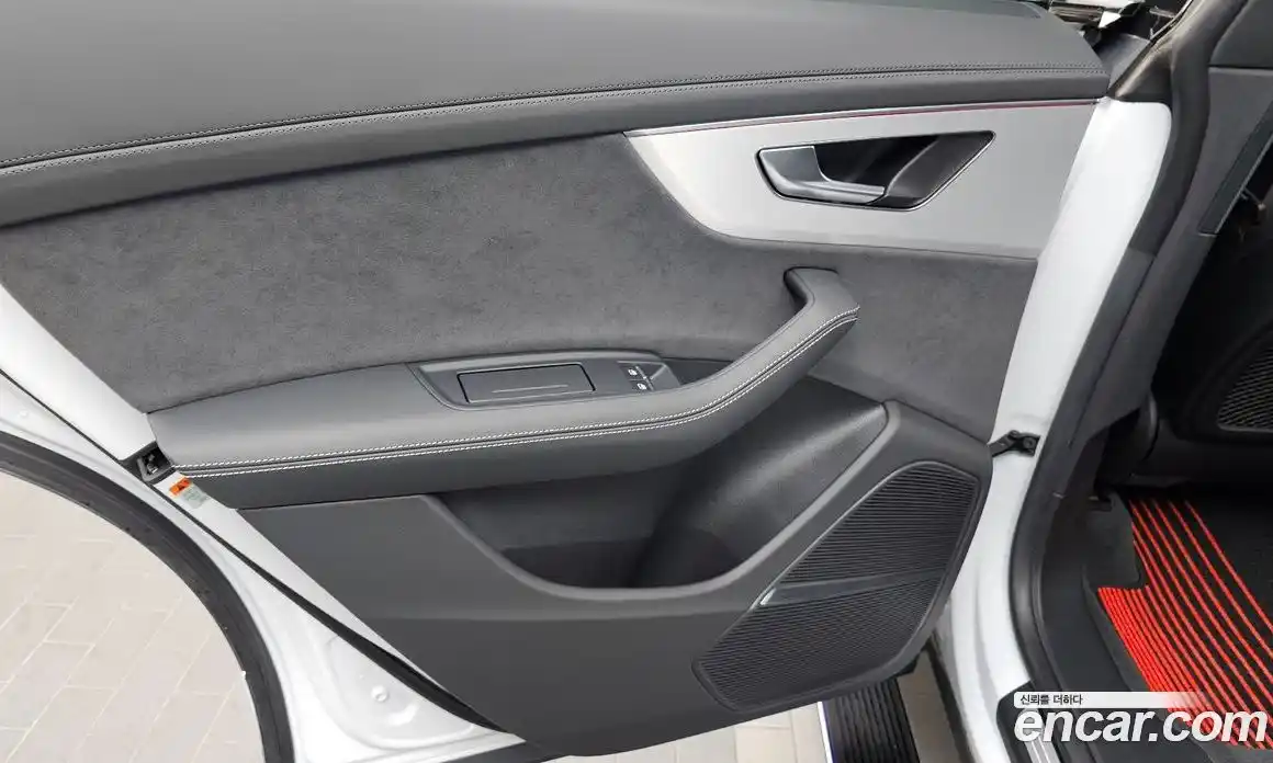 Audi Q8 2023 3.0 автомат (гидро), фото 15