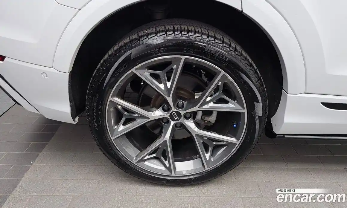 Audi Q8 2023 3.0 автомат (гидро), фото 5
