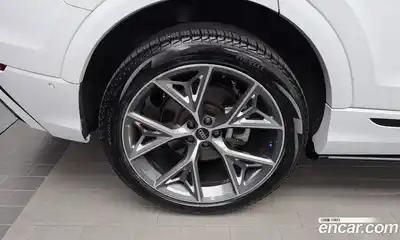 Audi Q8 2023 3.0 автомат (гидро), миниатюра 5