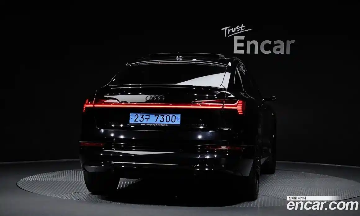 Audi e-tron 2021 0.2 автомат (гидро), фото 4