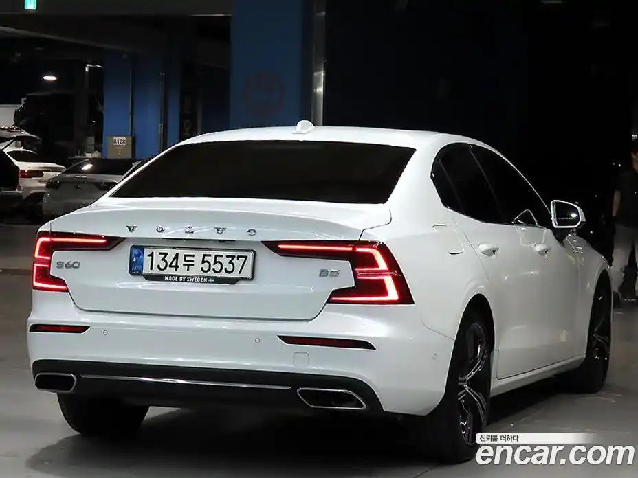 Volvo S60 2021 2.0 автомат (гидро), фото 4