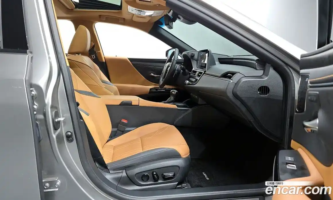 Lexus ES 2023 2.5 гидро, фото 16