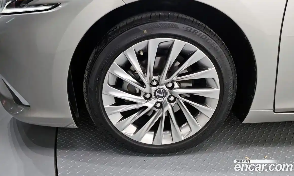 Lexus ES 2023 2.5 гидро, фото 5
