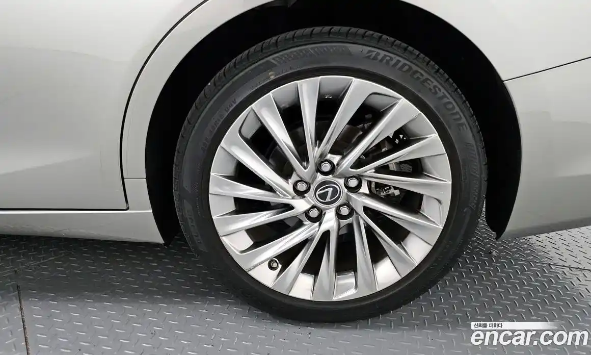 Lexus ES 2023 2.5 гидро, фото 7