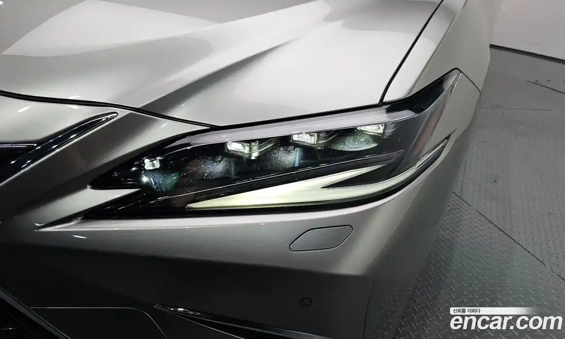 Lexus ES 2023 2.5 гидро, фото 8